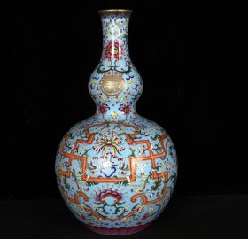清乾隆绿地珐琅彩描金福寿万代纹葫芦瓶 
；高39.5厘米 直径23厘米 
价3900