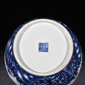 清乾隆青花海水龙纹洗 高13厘米 宽17厘米 价格2400