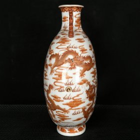 清雍正矾红描金九龙纹双耳扁瓶 尺寸:32厘米X26厘米X12厘米 价格3000