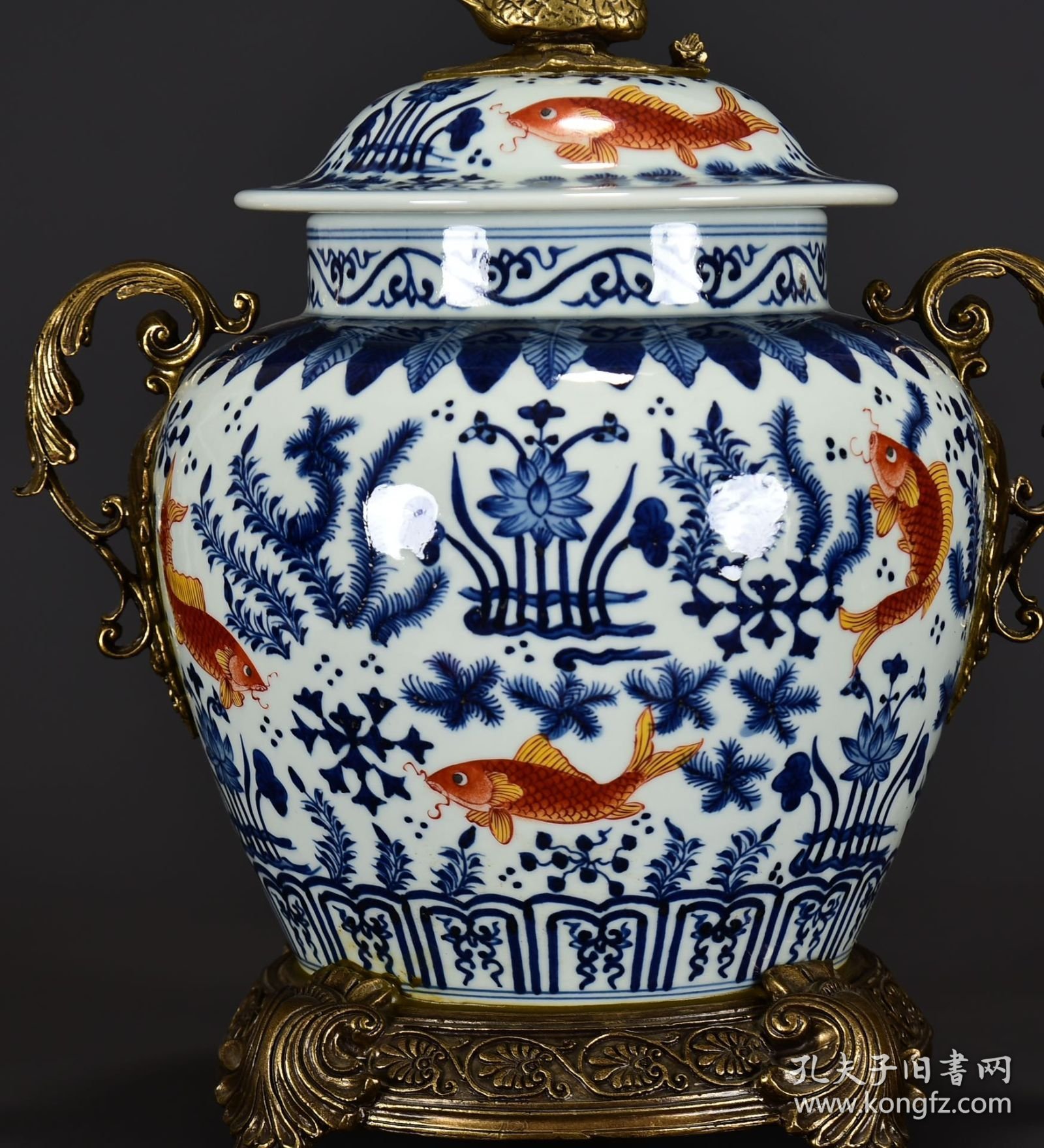 明嘉靖青花矾红鱼藻纹镶铜盖罐32x27厘米