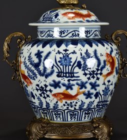 明嘉靖青花矾红鱼藻纹镶铜盖罐32x27厘米