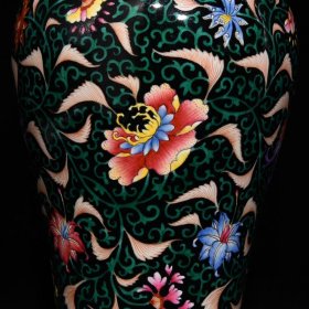 雍正乌金釉粉彩花卉纹梅瓶24.3x15厘米