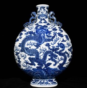 清乾隆青花苍龙教子图双耳扁瓶51x36厘米