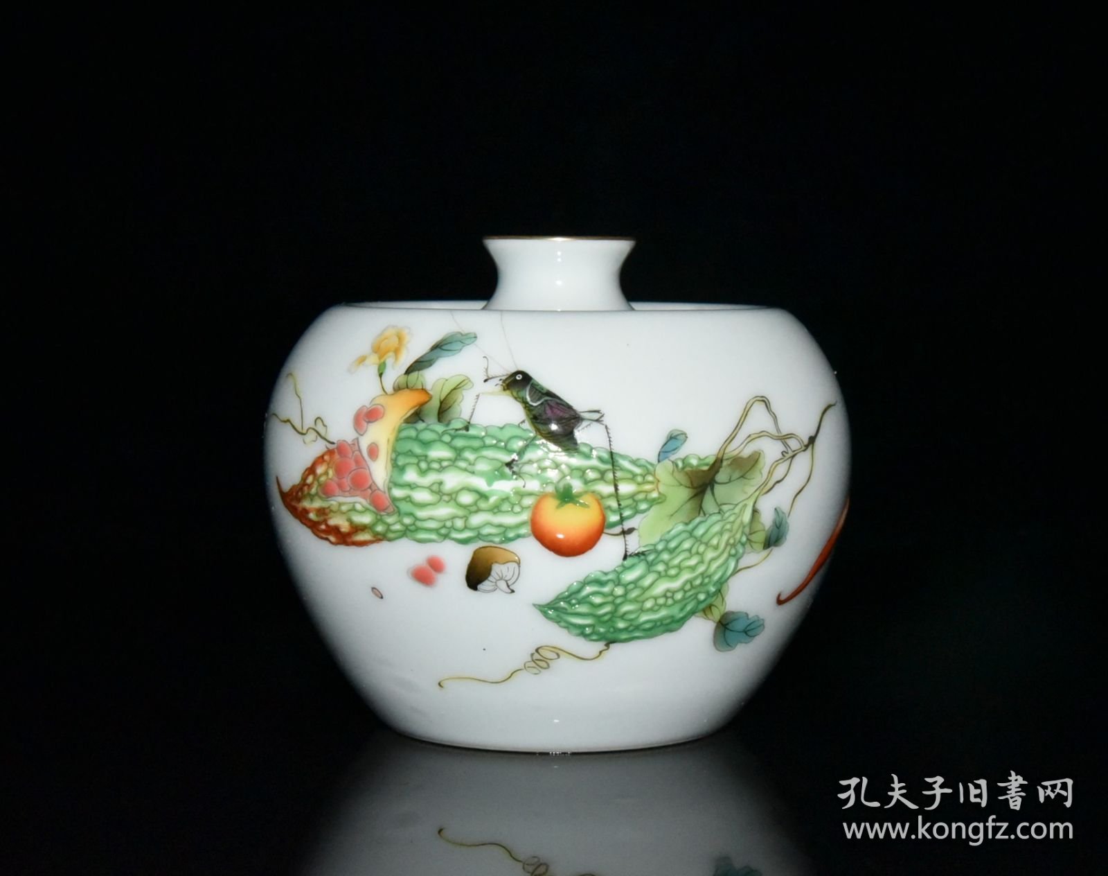 清雍正珐琅彩昆虫苦瓜纹苹果尊一对7.8x10厘米