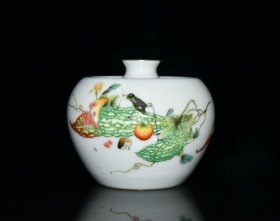 清雍正珐琅彩昆虫苦瓜纹苹果尊一对7.8x10厘米