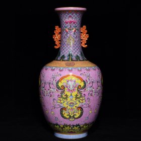清乾隆粉彩凤尾草花卉纹双耳瓶33.8x18厘米