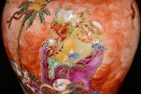清雍正珐琅彩童子献寿纹描金梅瓶33*20厘米