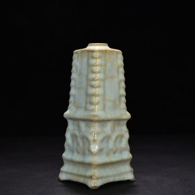 宋官窑青瓷宝塔瓶