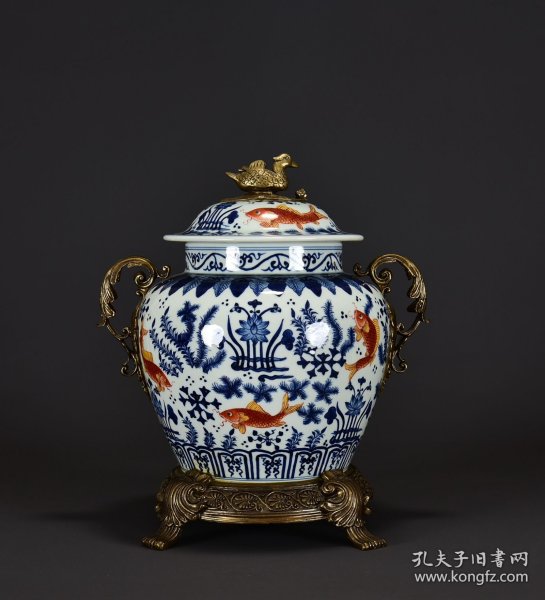 明嘉靖青花矾红鱼藻纹镶铜盖罐32x27厘米