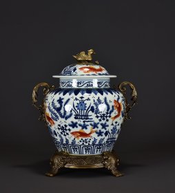 明嘉靖青花矾红鱼藻纹镶铜盖罐32x27厘米