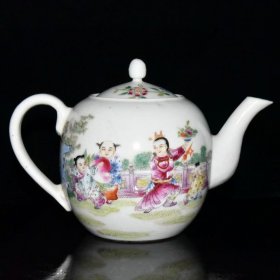 清乾隆粉彩婴戏图壶14.5x21.5厘米