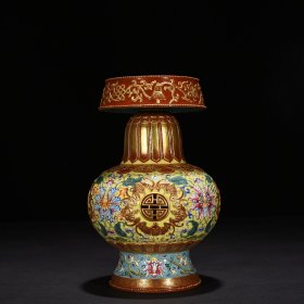 清乾隆黄地珐琅彩花卉镂空五福捧寿贲巴瓶21*13厘米