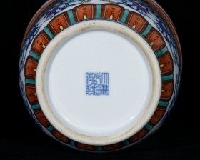 清乾隆青花斗彩绶带缠枝花卉纹盖尊