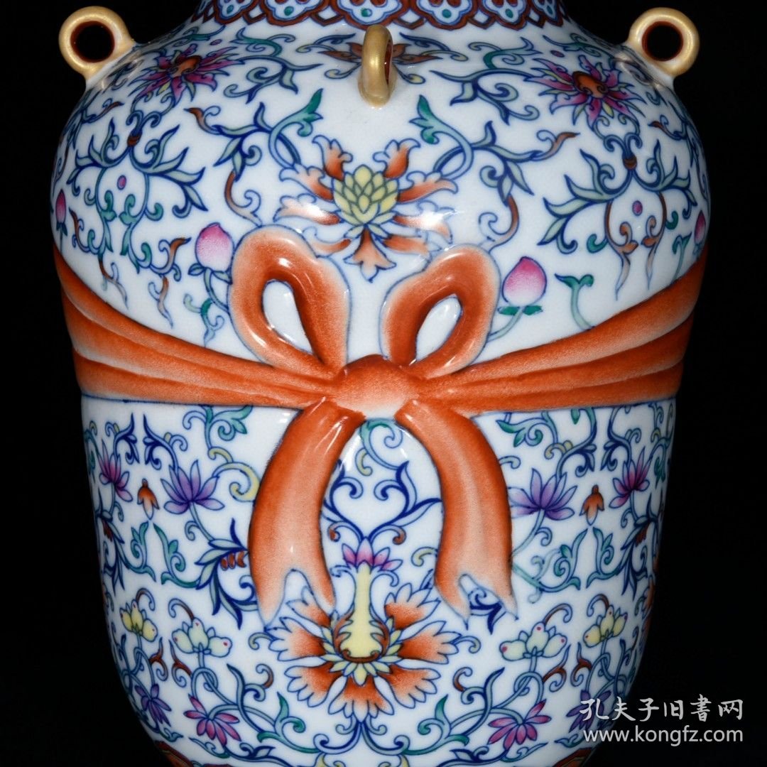 清乾隆青花斗彩绶带缠枝花卉纹盖尊