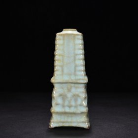 宋官窑青瓷宝塔瓶