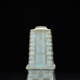 宋官窑青瓷宝塔瓶