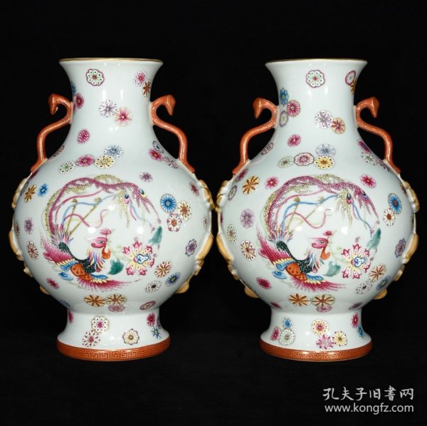 清乾隆粉彩皮球花团凤纹如意耳瓶31.5×23厘米