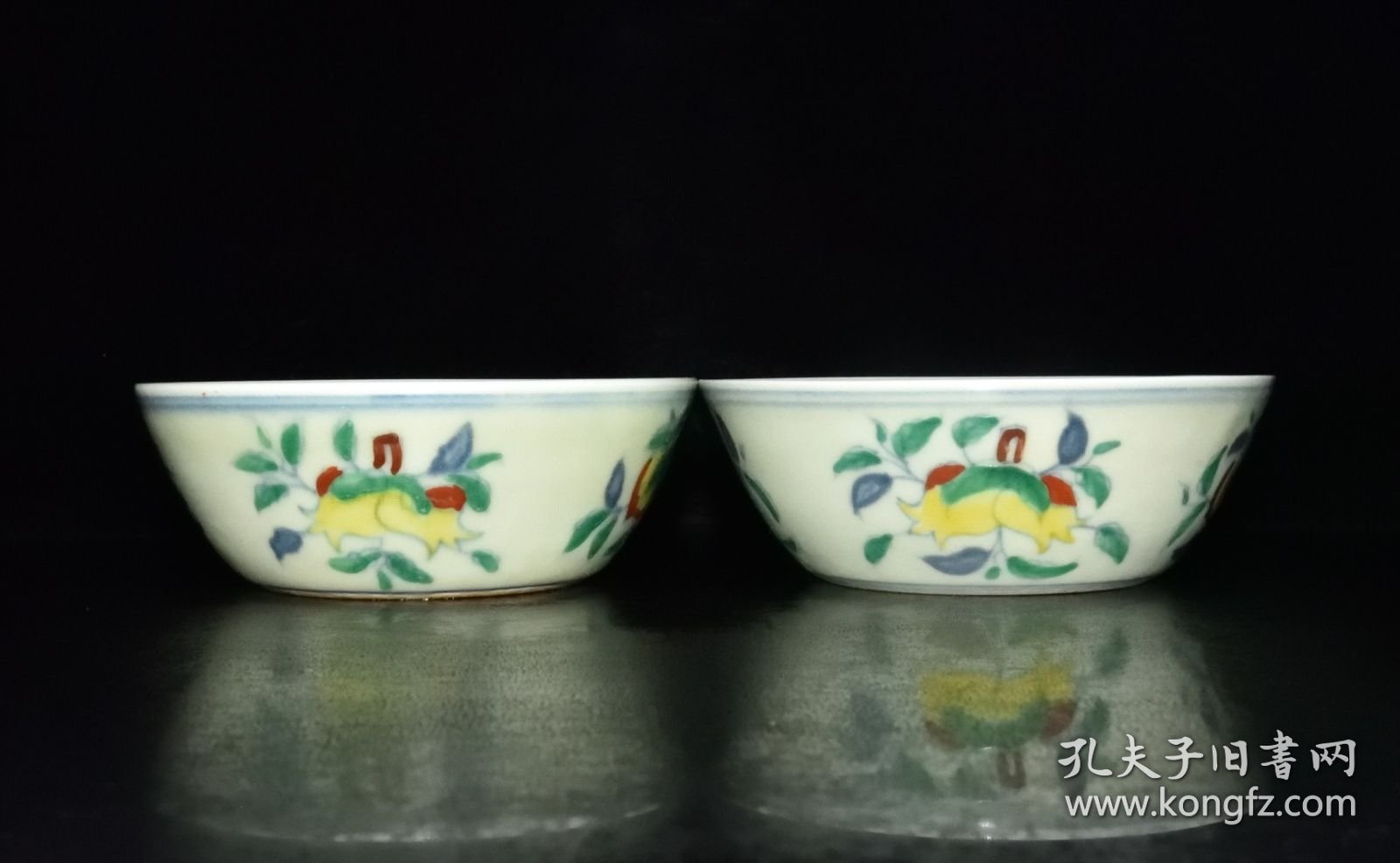 明成化斗彩果枝小碗一对5×14.2厘米
