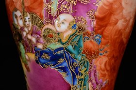 清雍正珐琅彩童子献寿纹描金梅瓶33*20厘米