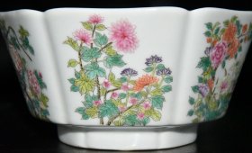 清雍正粉彩花卉纹瓜棱碗一对7.8×16.2厘米