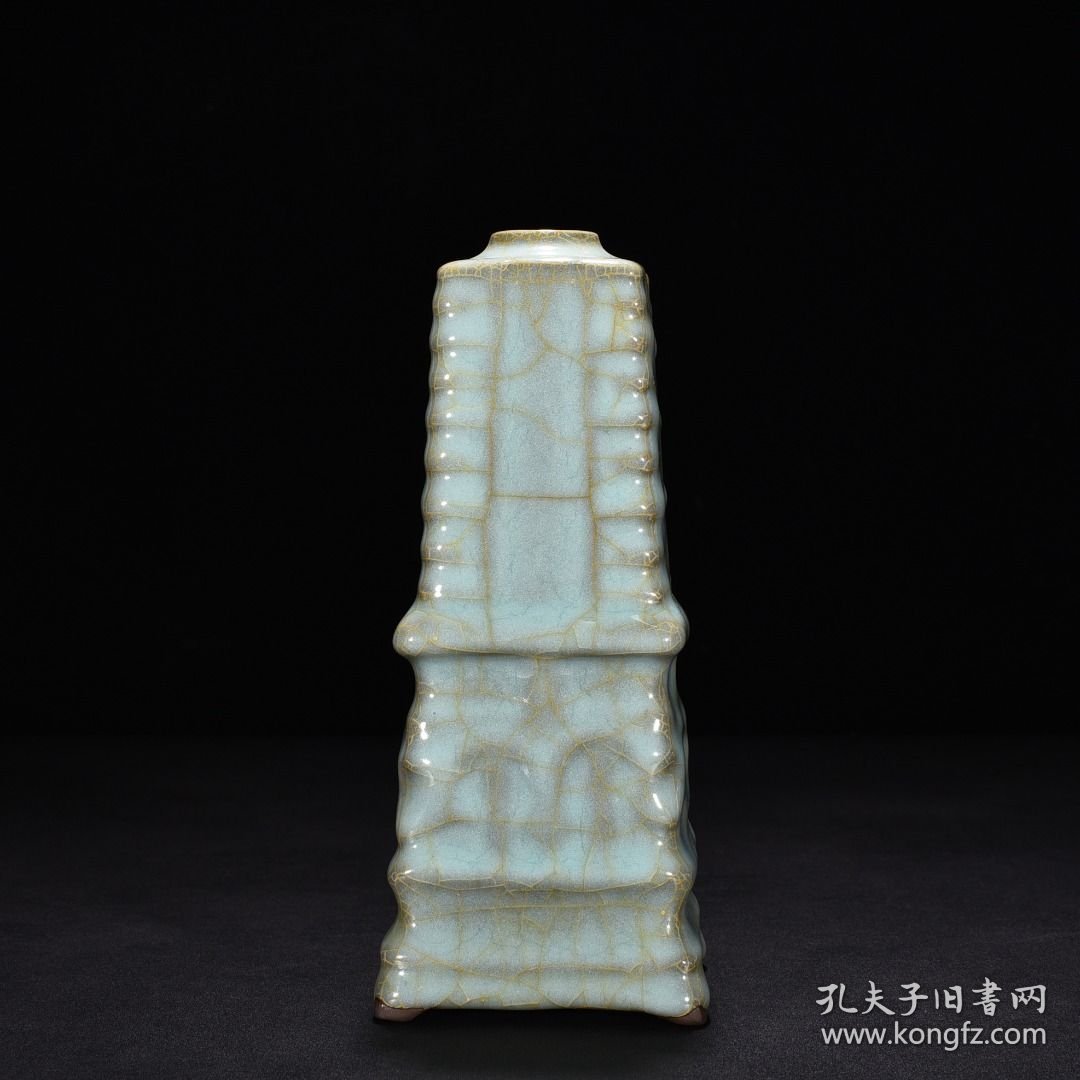 宋官窑青瓷宝塔瓶