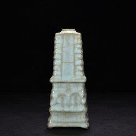 宋官窑青瓷宝塔瓶