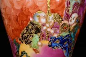 清雍正珐琅彩童子献寿纹描金梅瓶33*20厘米