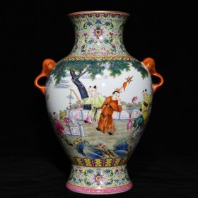 清乾隆粉彩婴戏图象耳瓶29x22厘米