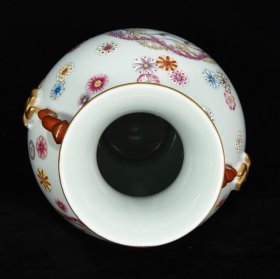 清乾隆粉彩皮球花团凤纹如意耳瓶31.5×23厘米