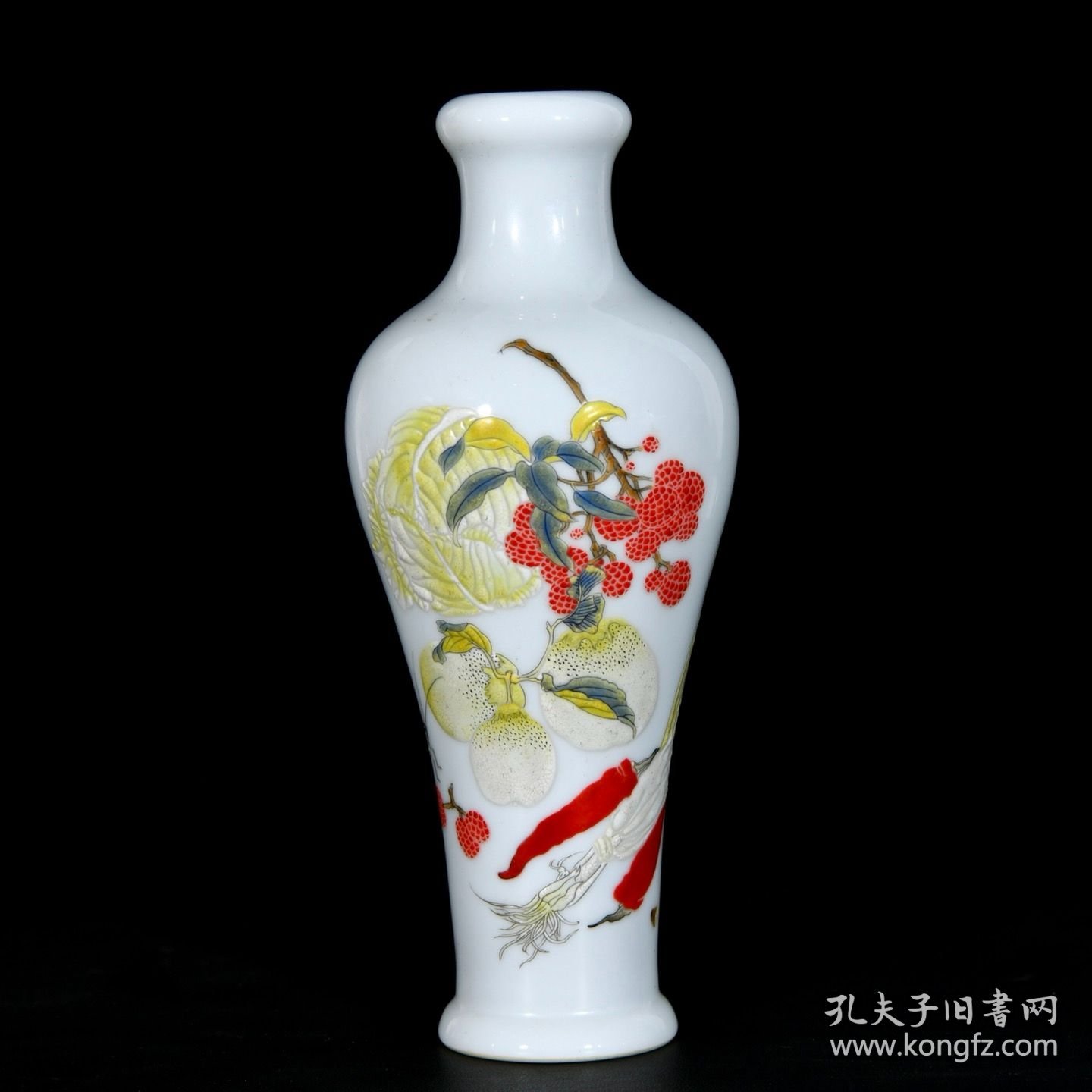 点击查看原图 清雍正古月轩珐琅彩蔬果图蒜头瓶