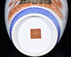 清乾隆粉彩描金西方三圣纹观音瓶23*11厘米