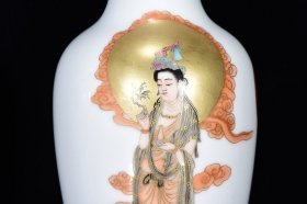 清乾隆粉彩描金西方三圣纹观音瓶23*11厘米
