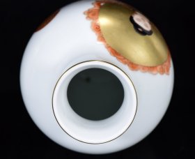 清乾隆粉彩描金西方三圣纹观音瓶23*11厘米