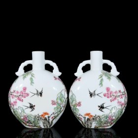清雍正珐琅彩花鸟柳燕图扁瓶一对27x21厘米