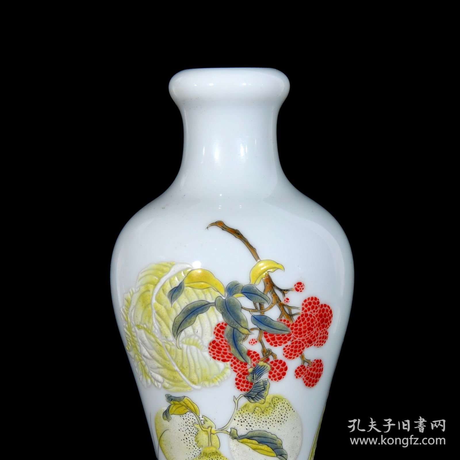 点击查看原图 清雍正古月轩珐琅彩蔬果图蒜头瓶