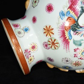 清乾隆粉彩皮球花团凤纹如意耳瓶31.5×23厘米