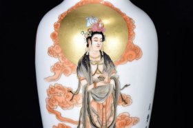 清乾隆粉彩描金西方三圣纹观音瓶23*11厘米