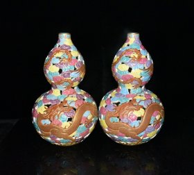 清乾隆珐琅彩描金镂空雕刻龙凤呈祥葫芦瓶一对29.3×18.5厘米