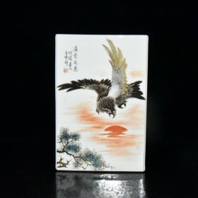 民国王步粉彩老鹰四方笔筒25.2×16.8厘米