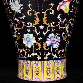 清乾隆乌金釉爬花粉彩描金花卉纹大梅瓶55.5x39厘米