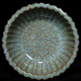宋官瓷冰裂纹花口洗5.5x19.5厘米