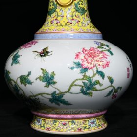 清乾隆粉彩花蝶纹辅首赏瓶28.5x19.5厘米