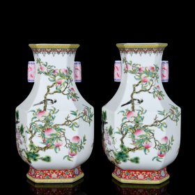 清雍正珐琅彩花鸟寿桃纹贯耳瓶一对30x17厘米