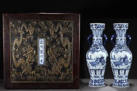 珍品原黑檀木盒 青花鬼谷子下山象耳瓶61.5x22厘米