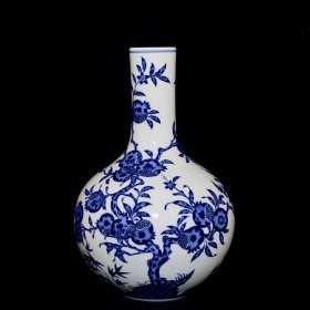 清乾隆青花石榴纹天球瓶39x23厘米