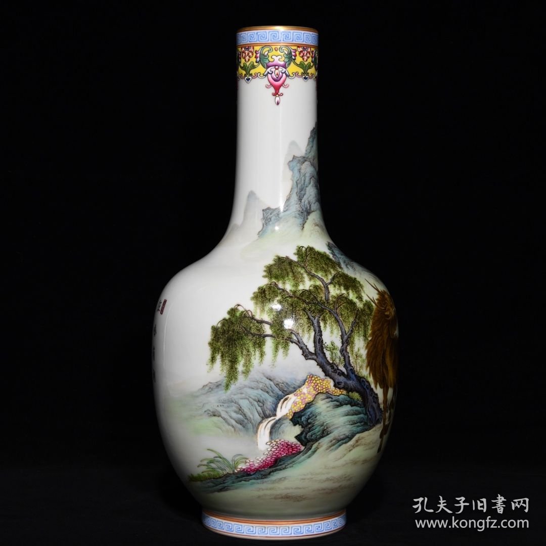 清乾隆粉彩麒麟山水纹直颈瓶34x17厘米