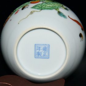 清雍正珐琅彩昆虫苦瓜纹苹果尊一对7.8x10厘米