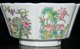 清雍正粉彩花卉纹瓜棱碗一对7.8×16.2厘米