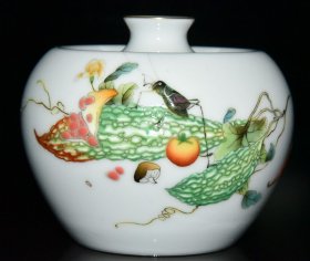 清雍正珐琅彩昆虫苦瓜纹苹果尊一对7.8x10厘米