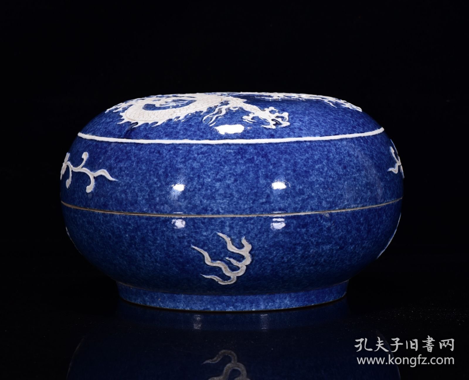 明霁蓝留白龙纹果盒15*24厘米